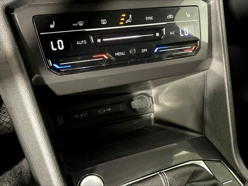 Used 2022 Volkswagen Tiguan SE image 33