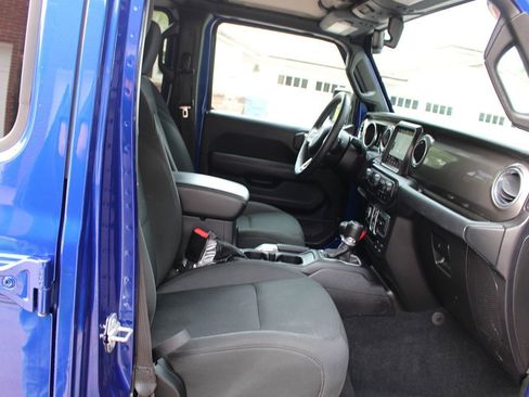 Used 2018 Jeep Wrangler Unlimited Sahara image 16