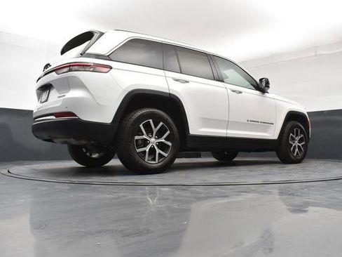 Used 2024 Jeep Grand Cherokee Limited image 24