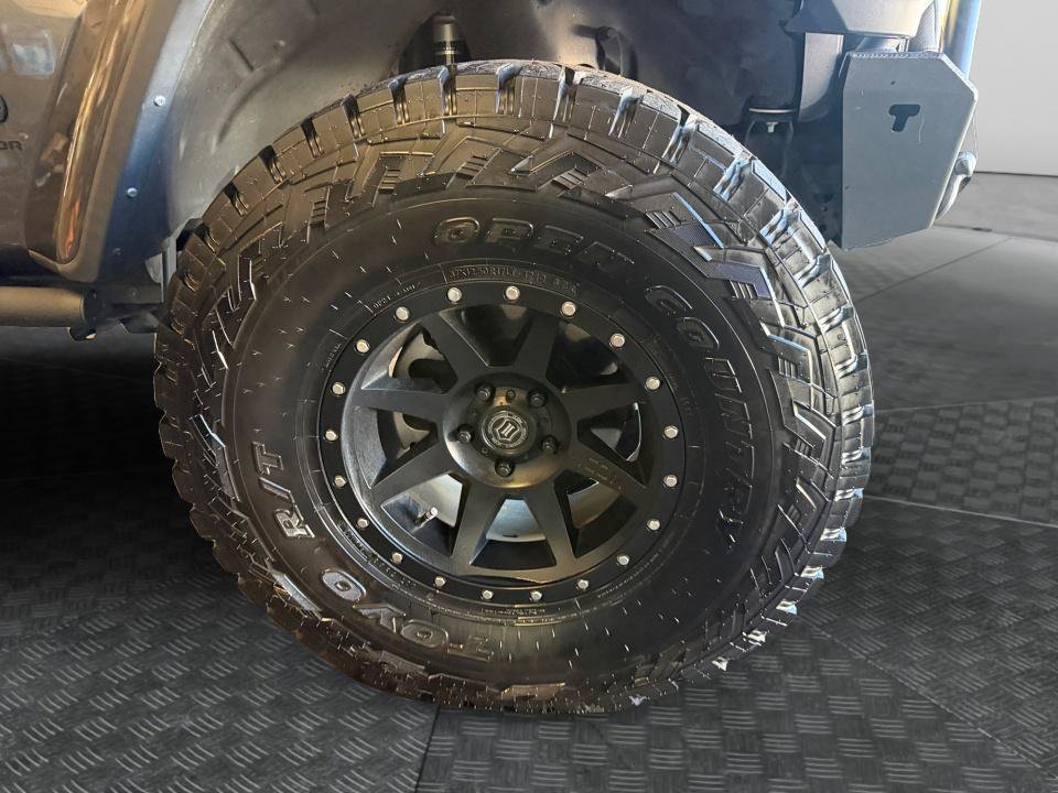 Used 2023 Jeep Gladiator Sport AWD/4WD image 29