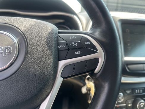 Used 2016 Jeep Cherokee Trailhawk w/ Leather Interior Group AWD/4WD image 33