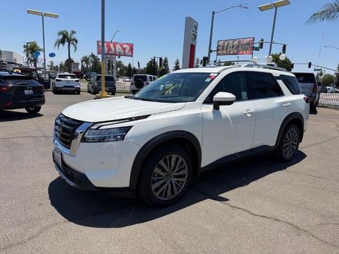 Certified 2024 Nissan Pathfinder SL w/ SL Premium Package FWD image 3