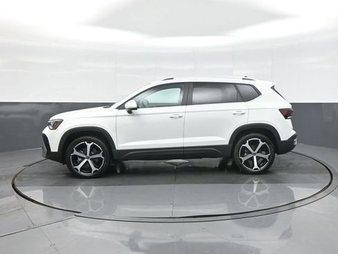 Used 2026 Volkswagen Taos SEL image 4