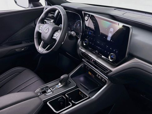 Used 2026 Lexus TX 500h AWD w/ Technology Package image 17