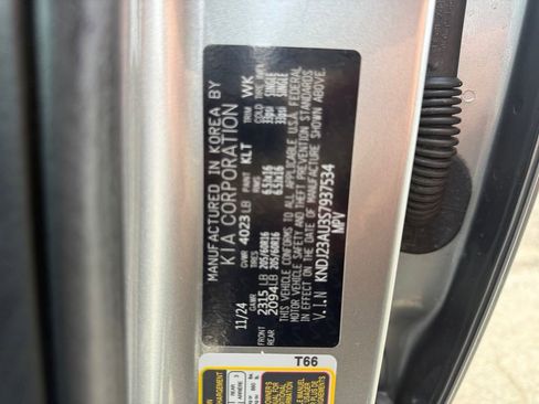 Certified 2025 Kia Soul LX w/ LX Technology Package image 24