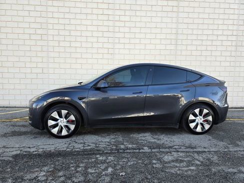 Used 2022 Tesla Model Y Performance image 9