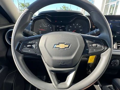 Used 2026 Chevrolet Trax LS FWD image 41