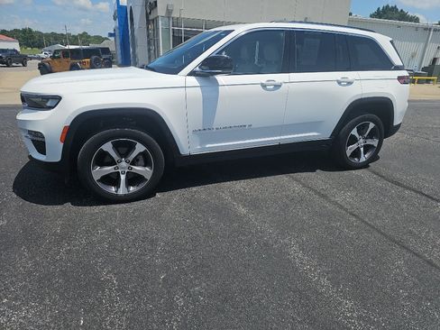 Used 2023 Jeep Grand Cherokee Limited AWD/4WD image 1