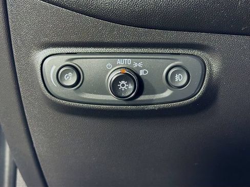 Used 2021 Chevrolet Equinox LT w/ Driver Convenience Package AWD/4WD image 12