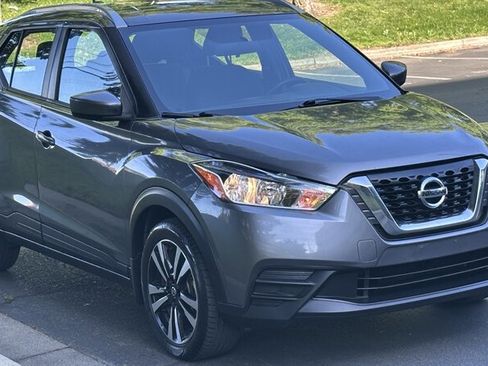 Used 2018 Nissan Kicks SV FWD image 5