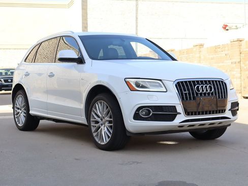 Used 2017 Audi Q5 2.0T Premium Plus w/ Technology Package AWD/4WD image 2