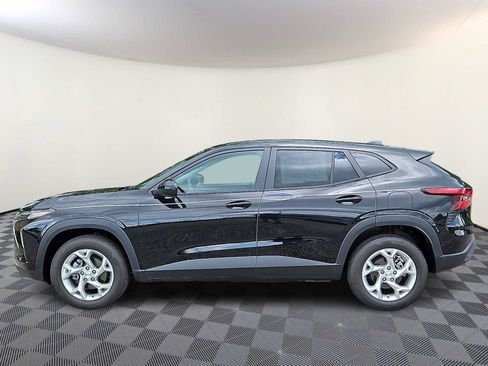 Used 2025 Chevrolet Trax LS w/ LS Convenience Package FWD image 7
