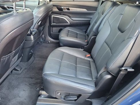 Used 2023 Kia Telluride EX w/ EX Captain's Chair Package AWD/4WD image 8