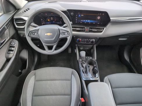 Used 2025 Chevrolet TrailBlazer LT AWD/4WD image 27