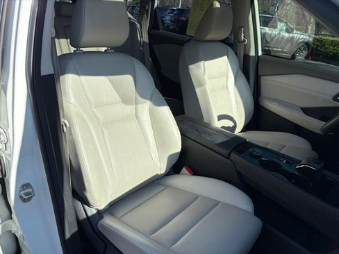 Certified 2022 Nissan Rogue SV w/ SV Premium Package image 19