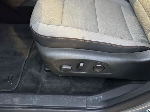 Used 2025 Chevrolet Traverse LT image 29