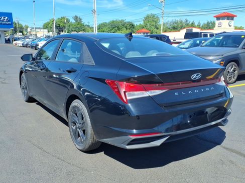 Certified 2023 Hyundai Elantra SEL w/ Preferred Accessory Package FWD image 8