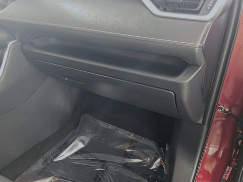 Used 2020 Toyota RAV4 LE FWD image 35