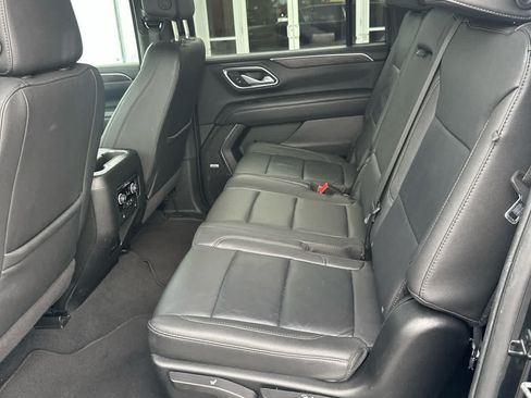 Used 2024 Chevrolet Suburban LT RWD image 15