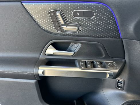 New 2025 Mercedes-Benz GLB 250 4MATIC image 11