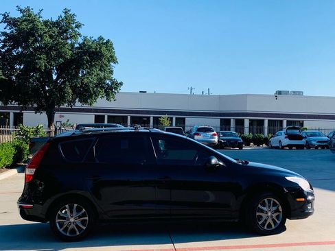 Used 2012 Hyundai Elantra GLS 4dr Wagon w/ Preferred Pkg image 11