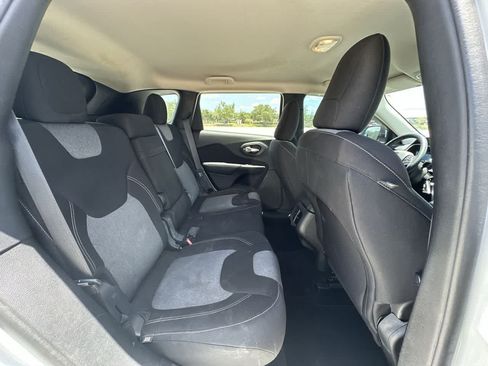Used 2014 Jeep Cherokee Latitude FWD image 20