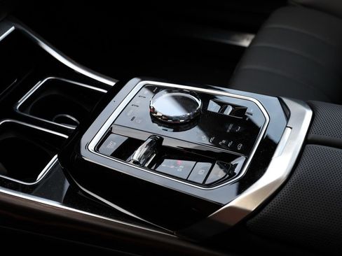 Used 2025 BMW i7 xDrive60 image 11