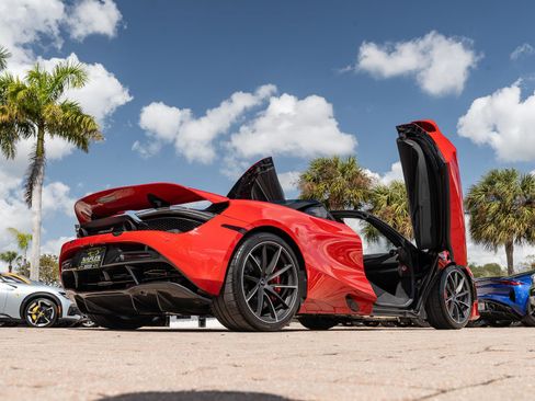 Used 2020 McLaren 720S Performance RWD image 9
