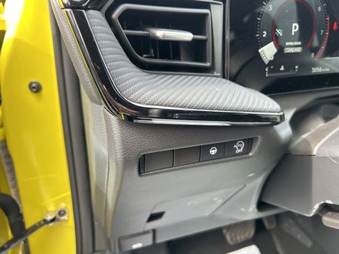 Used 2025 Nissan Kicks SR image 18