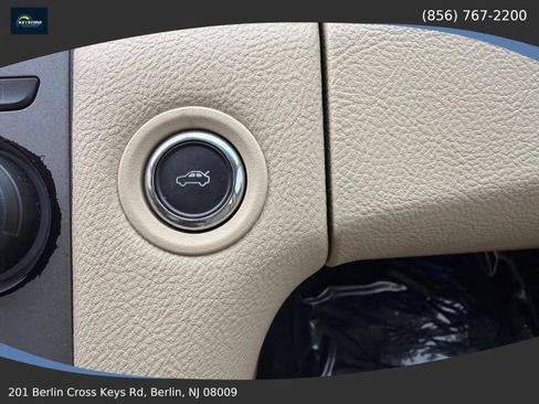 Used 2016 Ford Taurus SE FWD image 32