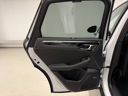 Certified 2026 Porsche Macan AWD/4WD image 36