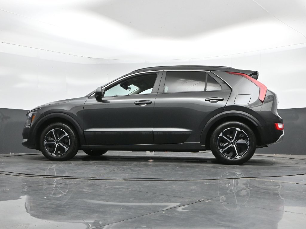 Used 2025 Kia Niro LX FWD image 46