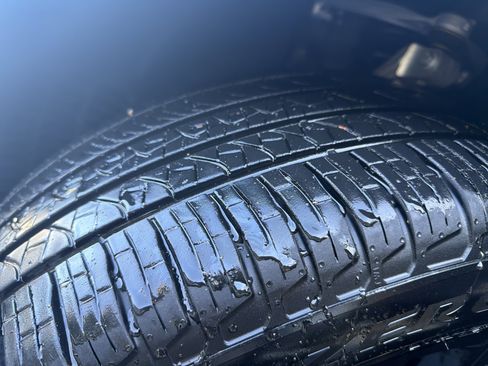 Used 2026 Land Rover Range Rover Velar Dynamic SE image 12