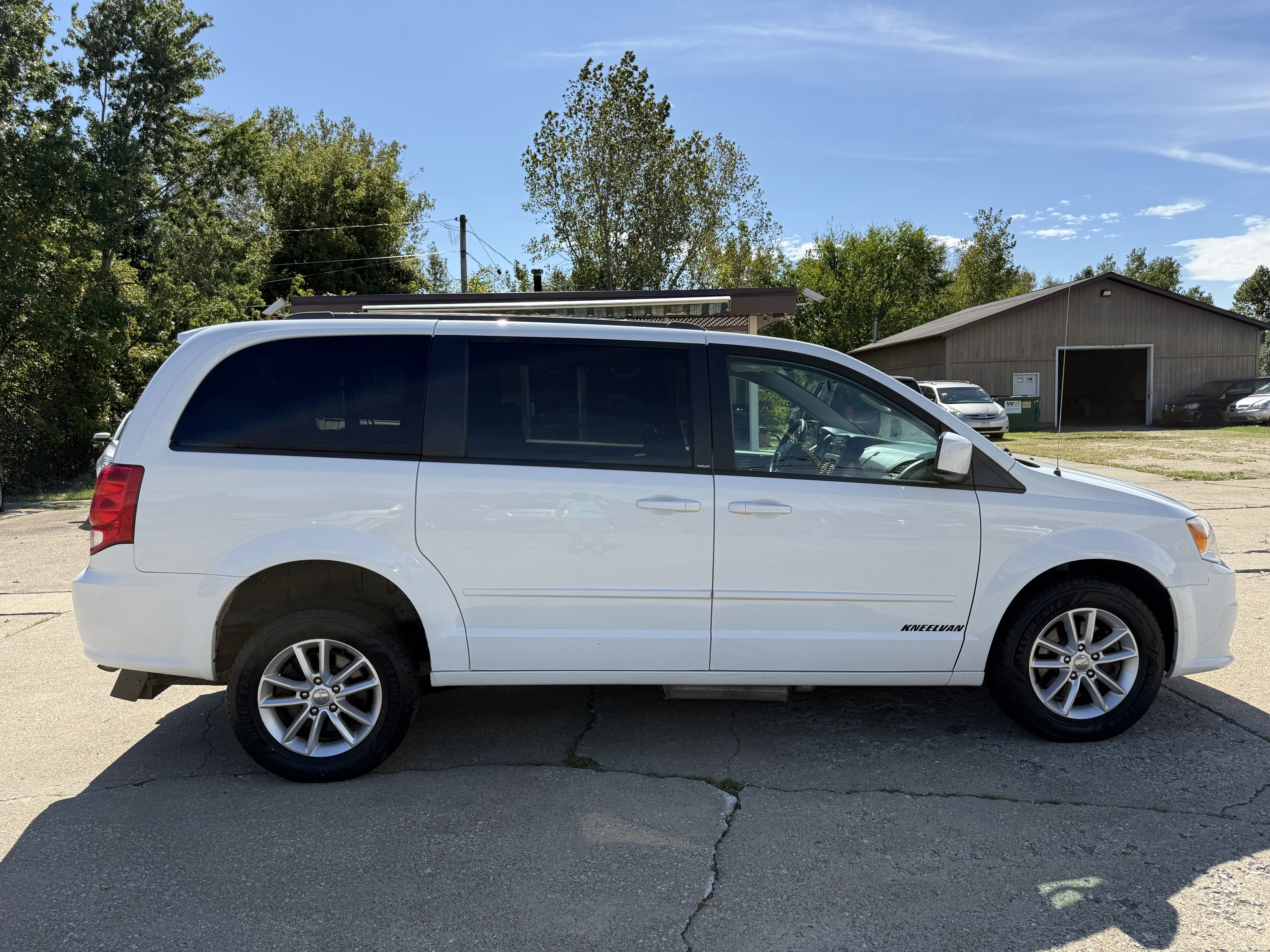 Used 2014 Dodge Grand Caravan SXT FWD image 7