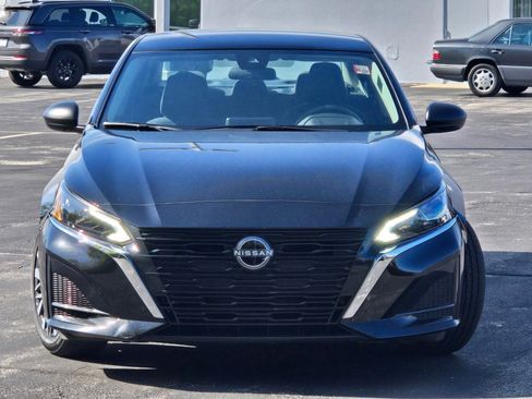 Used 2025 Nissan Altima 2.5 SV FWD image 4