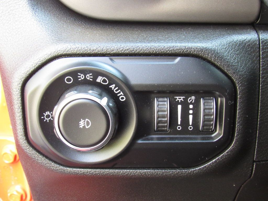Used 2018 Jeep Wrangler Unlimited Rubicon AWD/4WD image 32