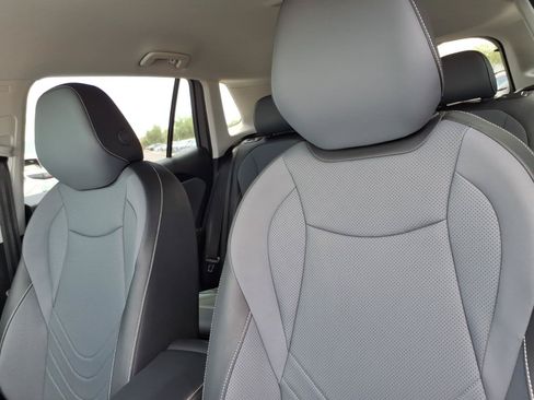 Certified 2025 Volkswagen Tiguan SE FWD image 20