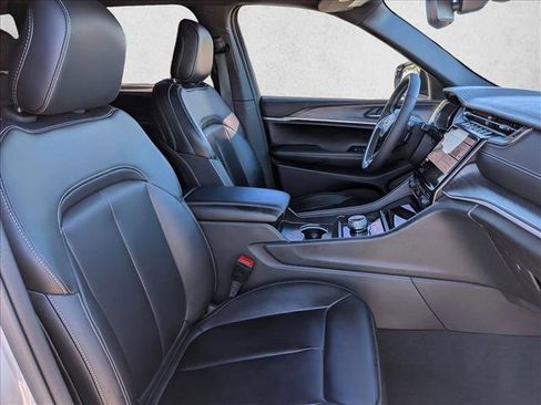 Used 2024 Jeep Grand Cherokee Limited w/ Black Appearance Package image 21