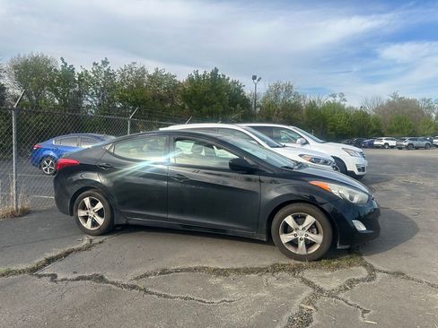 Used 2013 Hyundai Elantra GLS w/ Preferred Pkg image 2