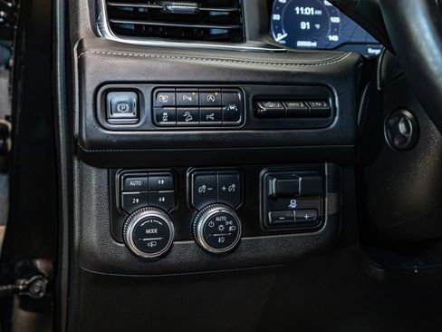 Used 2023 GMC Yukon Denali Ultimate AWD/4WD image 17