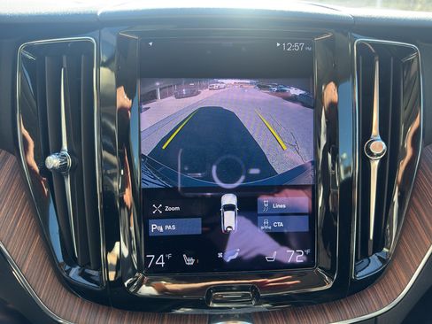 Used 2021 Volvo XC60 T5 Momentum w/ Premium Package image 10