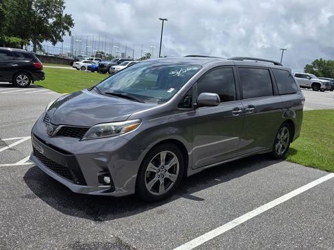 Used 2018 Toyota Sienna SE w/ SE Preferred Package FWD image 14