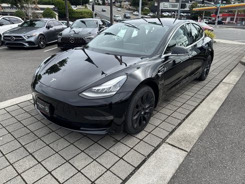 Used 2018 Tesla Model 3 Long Range RWD image 1