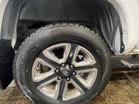 Used 2016 Toyota Tacoma Limited w/ Towing Package image 36