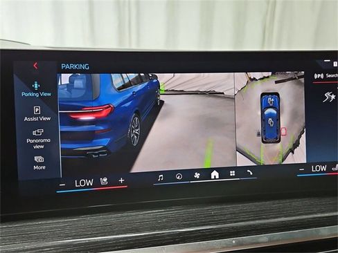 Used 2025 BMW X7 M60i image 41