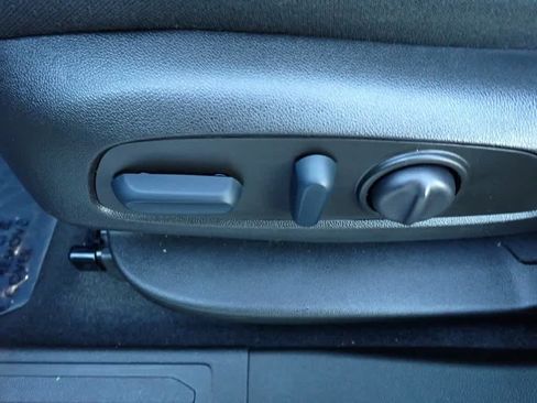 Certified 2023 GMC Acadia SLE w/ Driver Convenience Package image 19