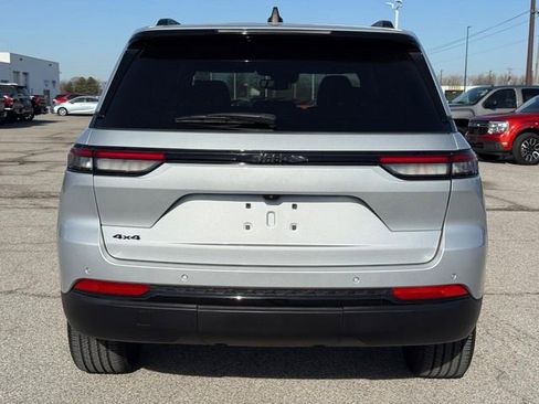 Used 2024 Jeep Grand Cherokee Altitude image 4