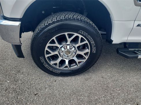 Used 2021 Ford F250 Lariat w/ Lariat Ultimate Package AWD/4WD image 9