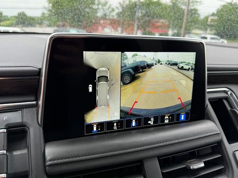 Used 2022 Chevrolet Tahoe LT w/ Luxury Package AWD/4WD image 20