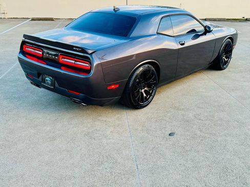 Used 2016 Dodge Challenger SRT w/ Technology Group image 15